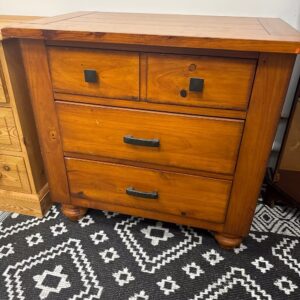 Solid Chest of 4 Drawers